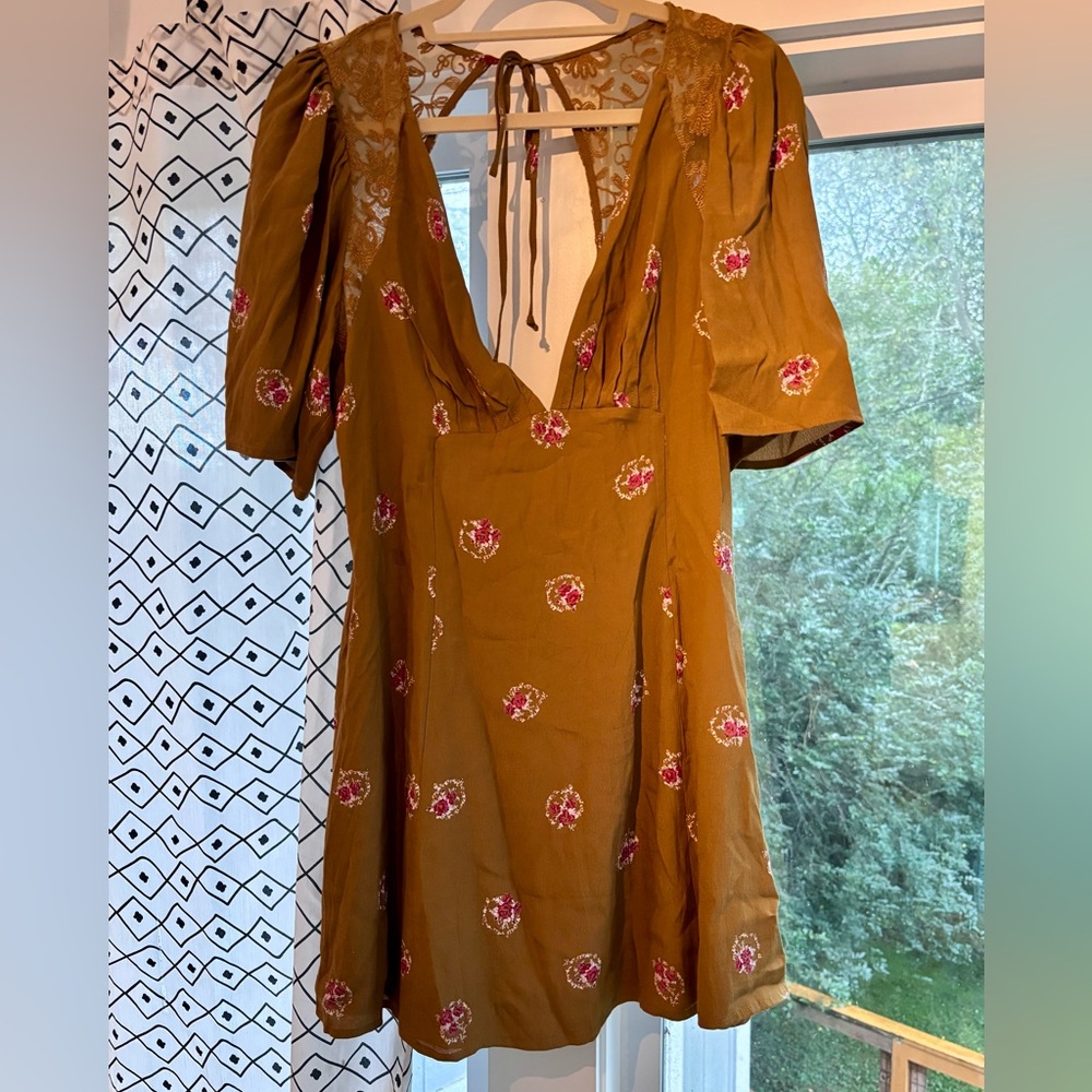 Free people lace and flowers mini dress size 6 golden brown